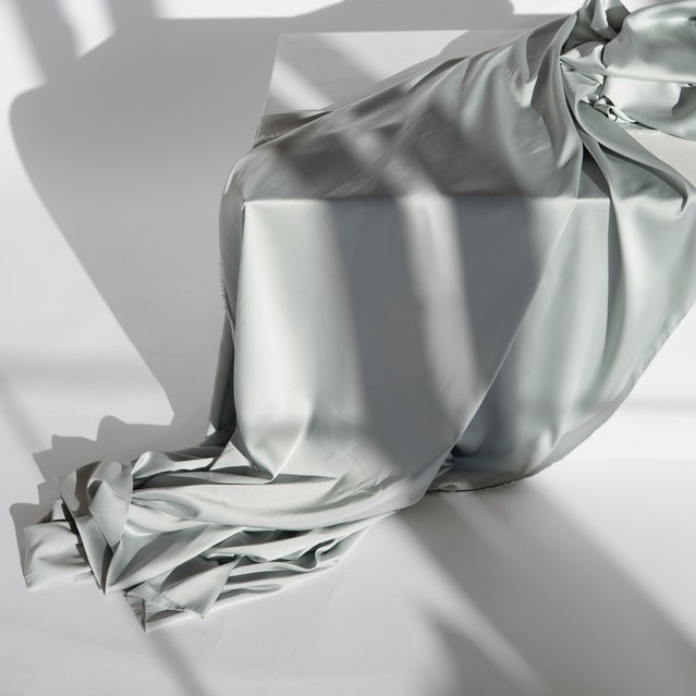 如何洗絲綢枕套，使它們持續一生